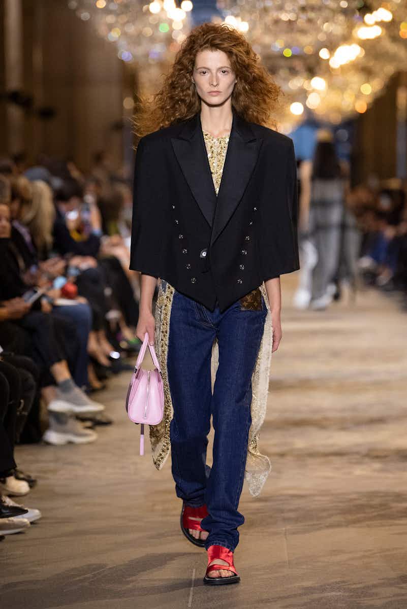 Nicolas Ghesquière Looks to the Future on Louis Vuitton's Spring 2019  Runway - Fashionista