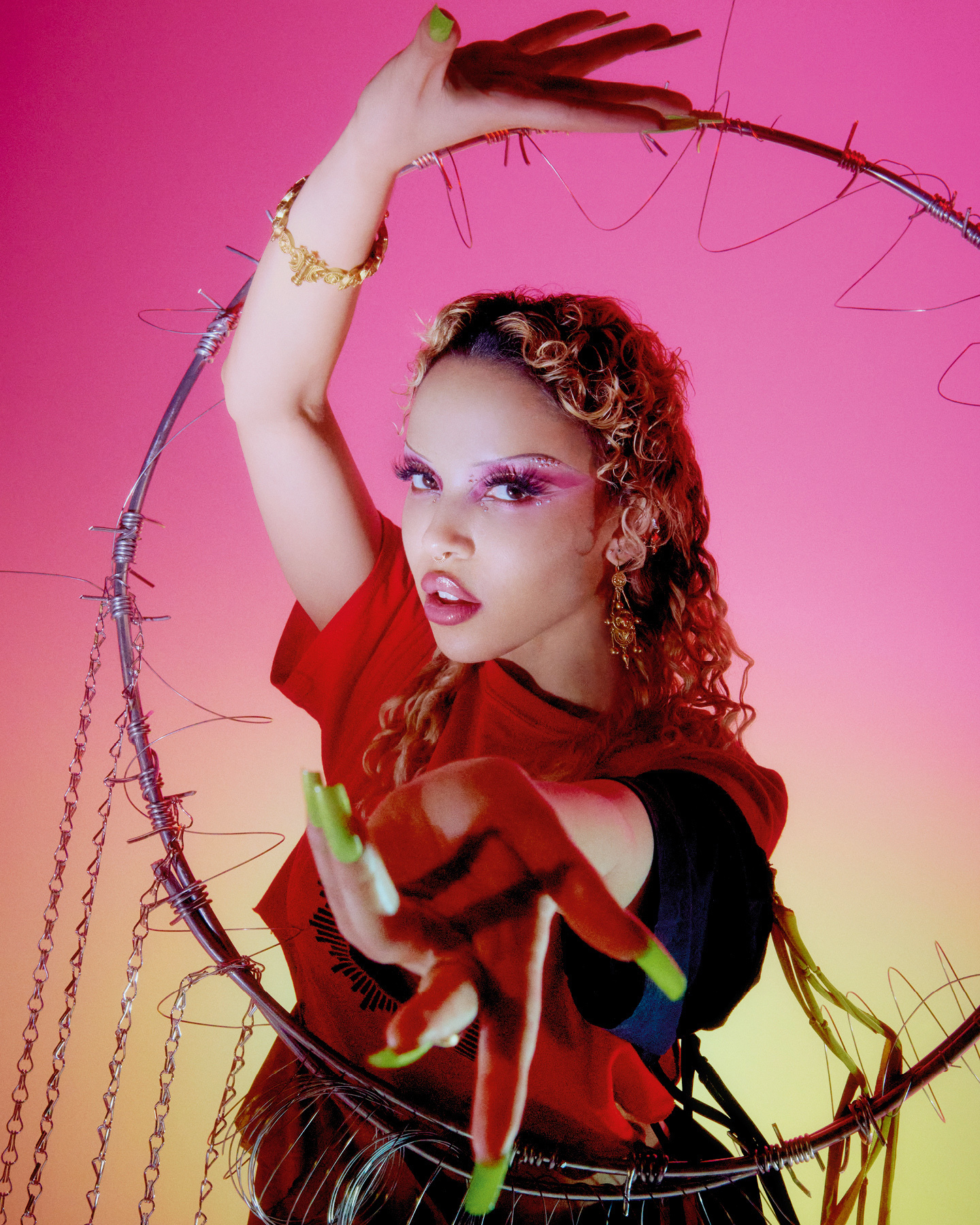 FKA Twigs For The Face - Entertainment News - Gaga Daily