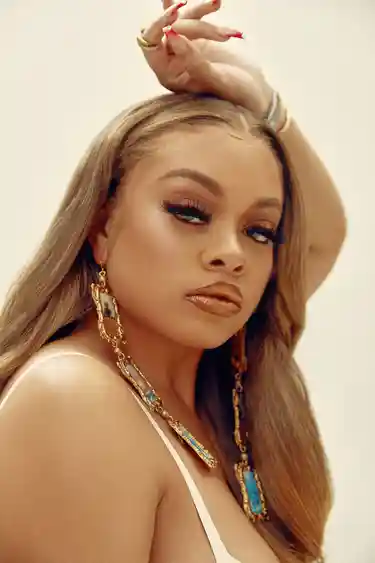 Erkakning qolini silkitib qoygan videosi Kokrak sorish va tishlash kokrak porno