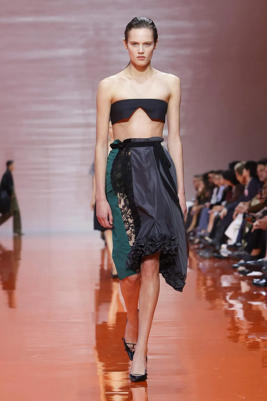美品 ゼスタ RUNWAY 11H New York, NY - Sept 09, 2019: Olivia Vinten walks the runway at