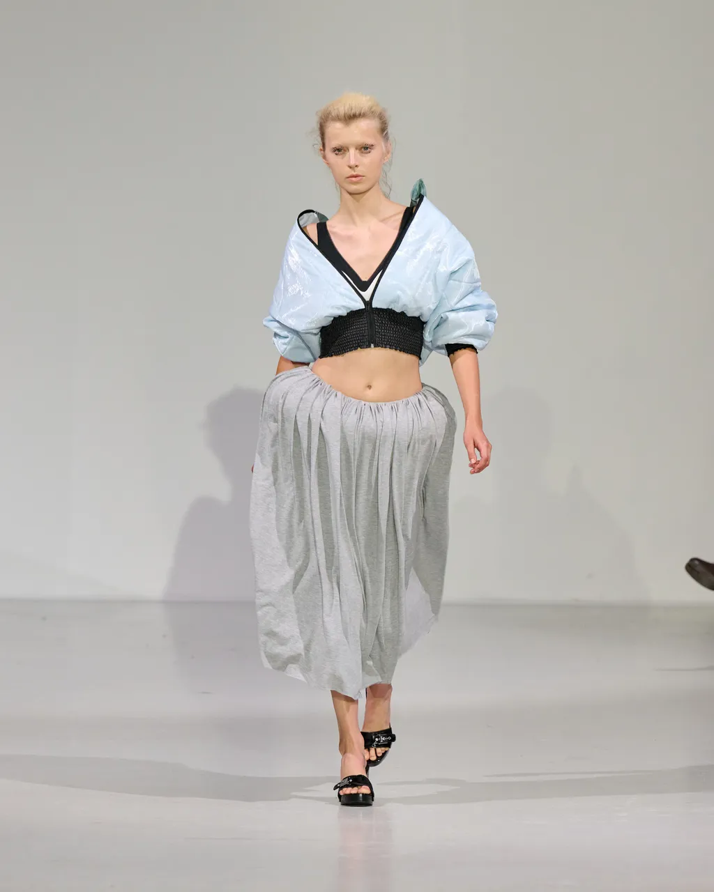 【関税込み】Nicklas Skovgaard ブラック Joanna ボンネット Nicklas_Skovgaard_aw24_runway_