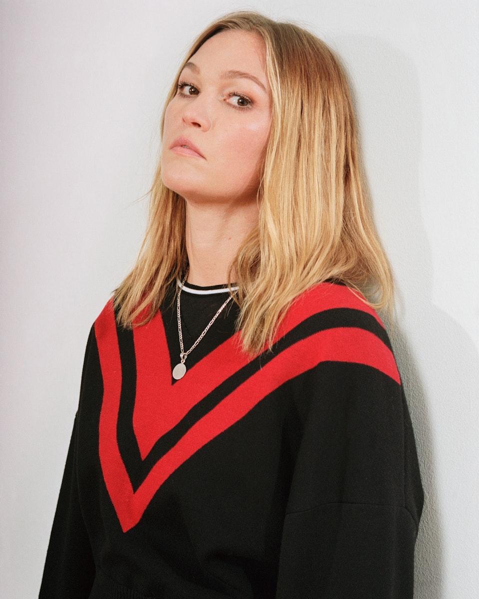 Julia Stiles 90s Icon Doesn T Go For The Flashy Roles The Face