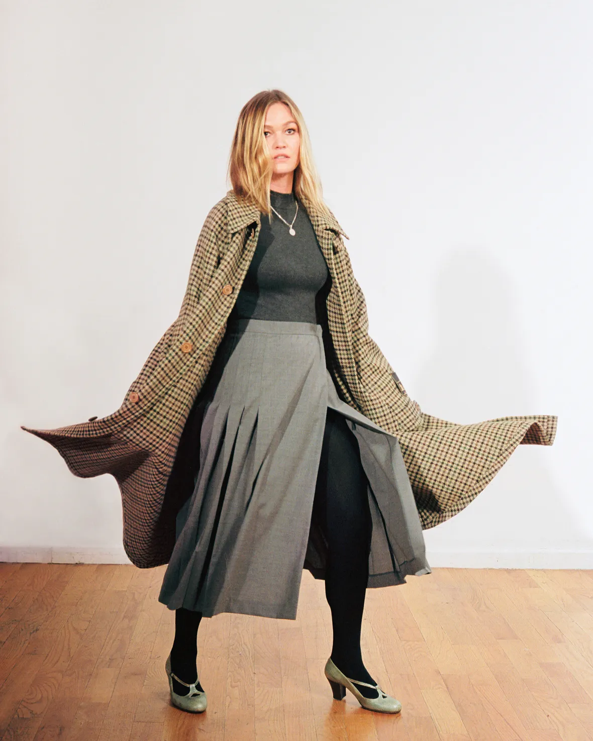 Julia Stiles 90s Icon Doesn T Go For The Flashy Roles