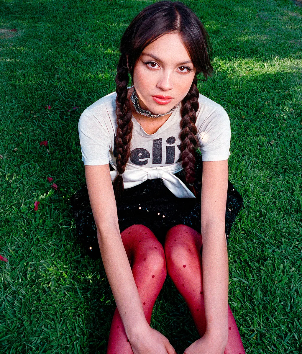 Olivia Rodrigo Sour / In the first few seconds of her debut album, sour